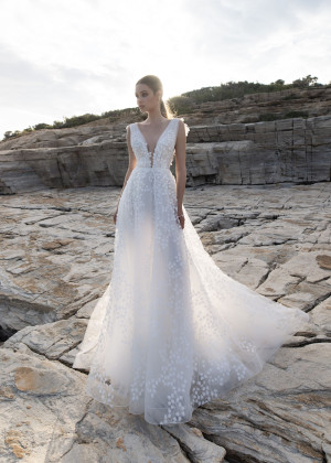 V Neck Ivory 3D Lace Tulle Floral Graceful Wedding Dress